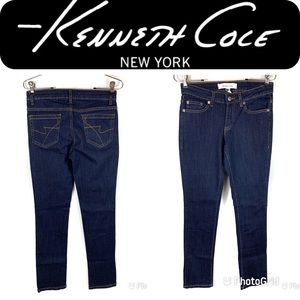 LIKE NEW KENNETH COLE Straight Leg Jeans 2 Short